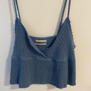 New! UO Ashlyn Textured Cropped Tank Top